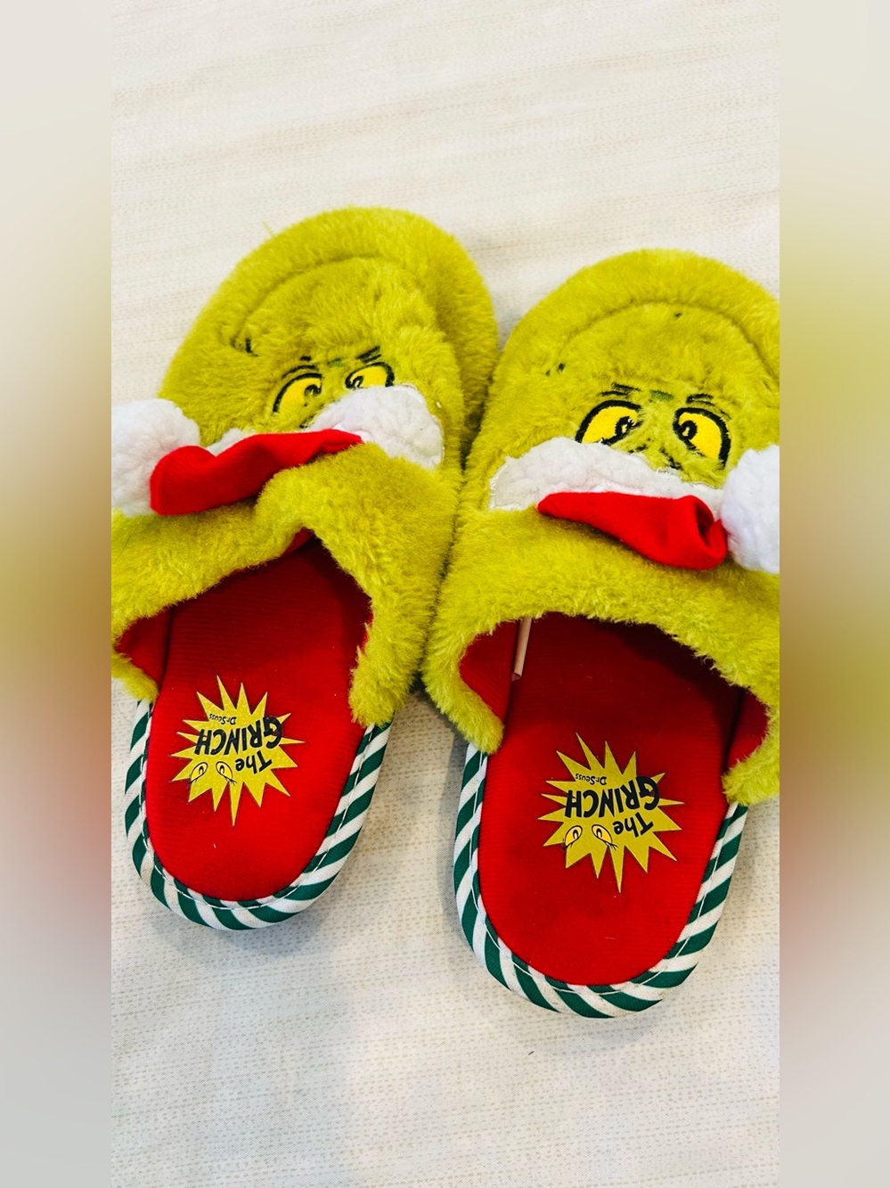 The Grinch Kids' Plush Slippers in Yellow-Green size 13 M